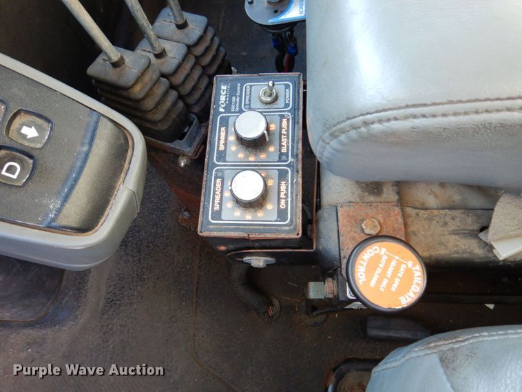 image for item KR9235 2005 International 7400  dump truck