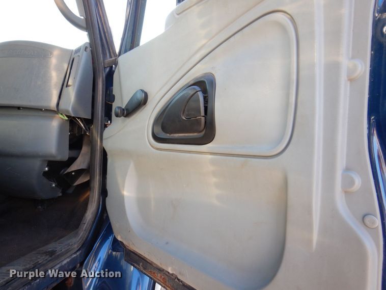 image for item KR9235 2005 International 7400  dump truck