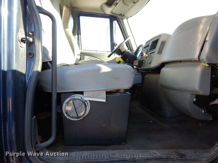 image for item KR9235 2005 International 7400  dump truck