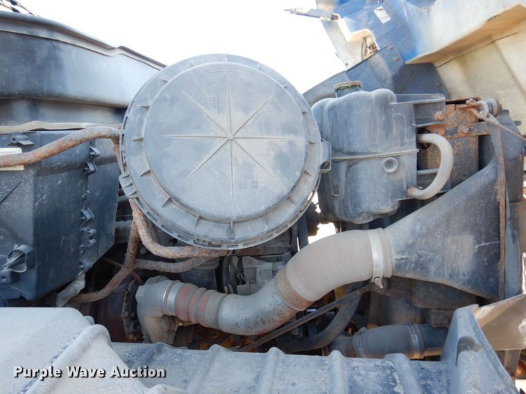 image for item KR9235 2005 International 7400  dump truck