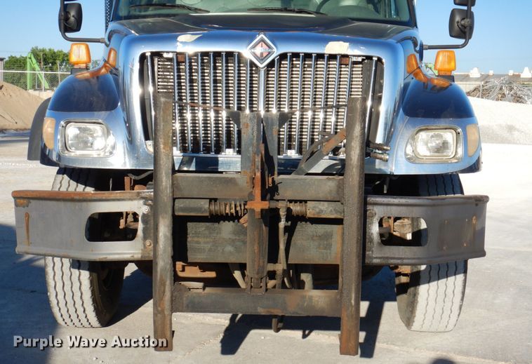 image for item KR9235 2005 International 7400  dump truck