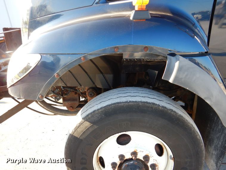 image for item KR9235 2005 International 7400  dump truck