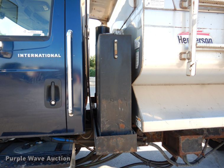 image for item KR9235 2005 International 7400  dump truck