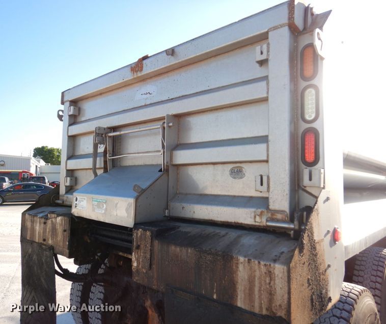 image for item KR9235 2005 International 7400  dump truck