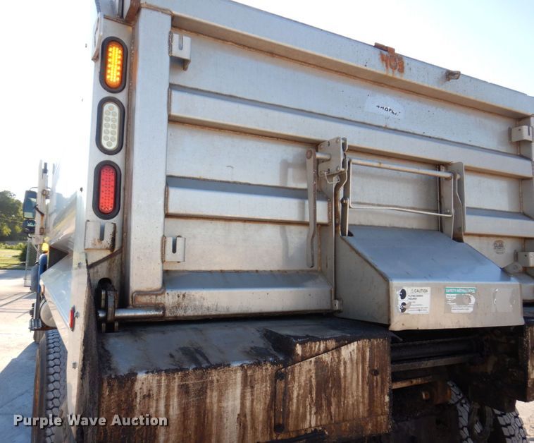 image for item KR9235 2005 International 7400  dump truck