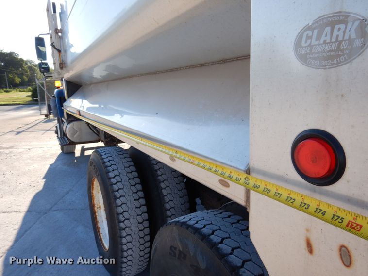 image for item KR9235 2005 International 7400  dump truck