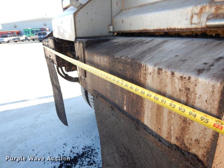 image for item KR9235 2005 International 7400  dump truck