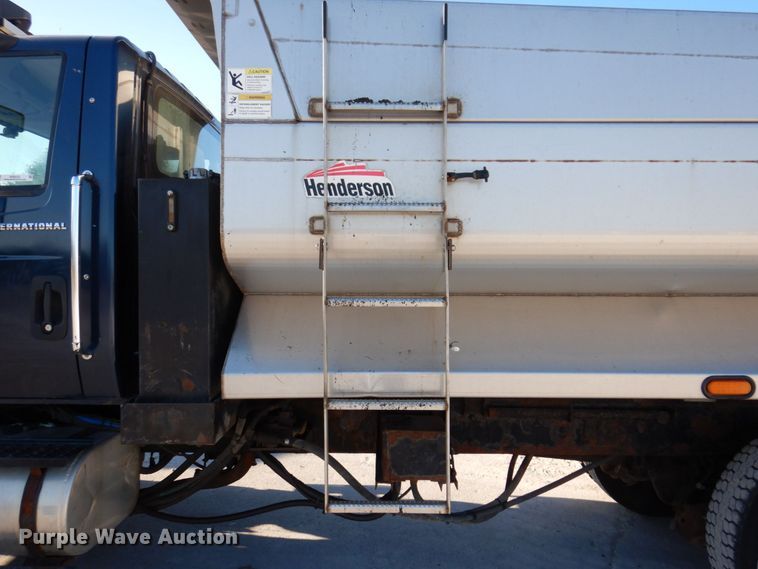 image for item KR9235 2005 International 7400  dump truck