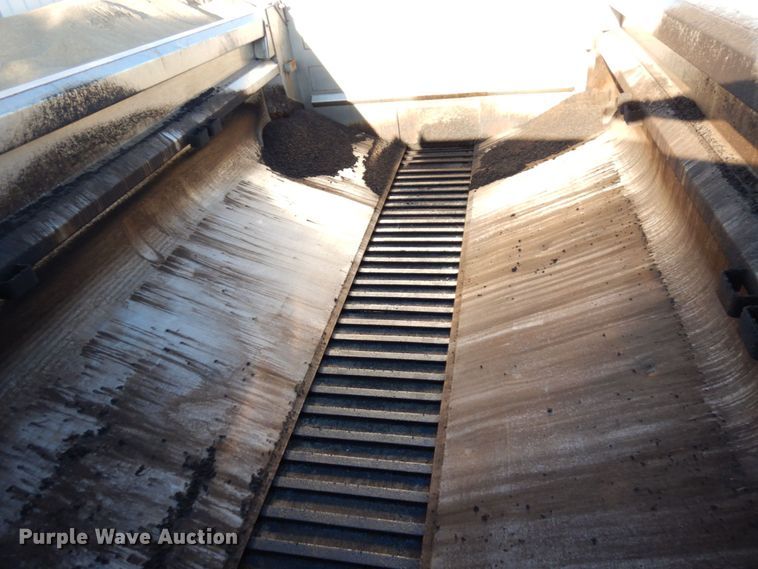 image for item KR9235 2005 International 7400  dump truck