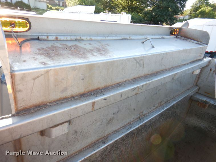 image for item KR9235 2005 International 7400  dump truck