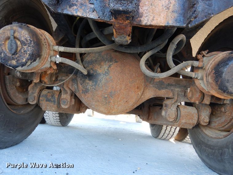 image for item KR9235 2005 International 7400  dump truck