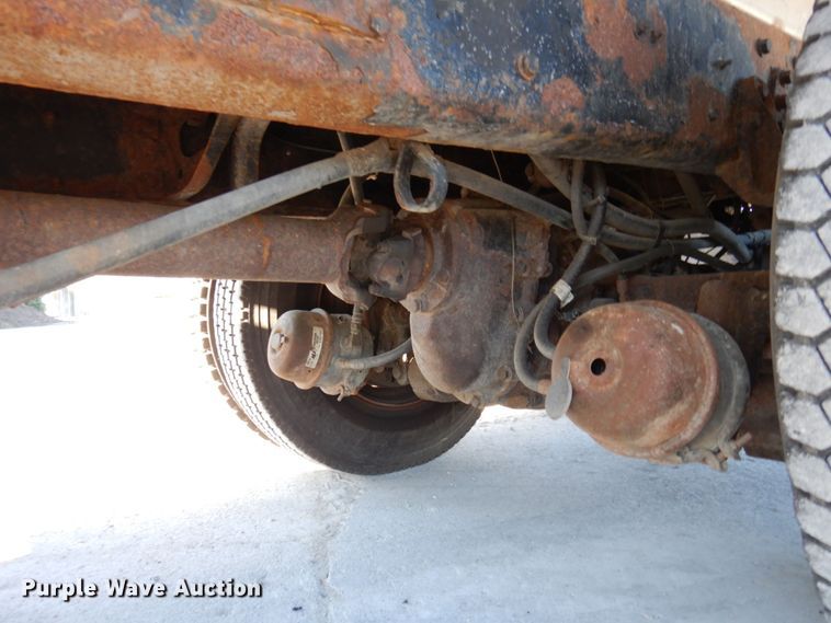 image for item KR9235 2005 International 7400  dump truck