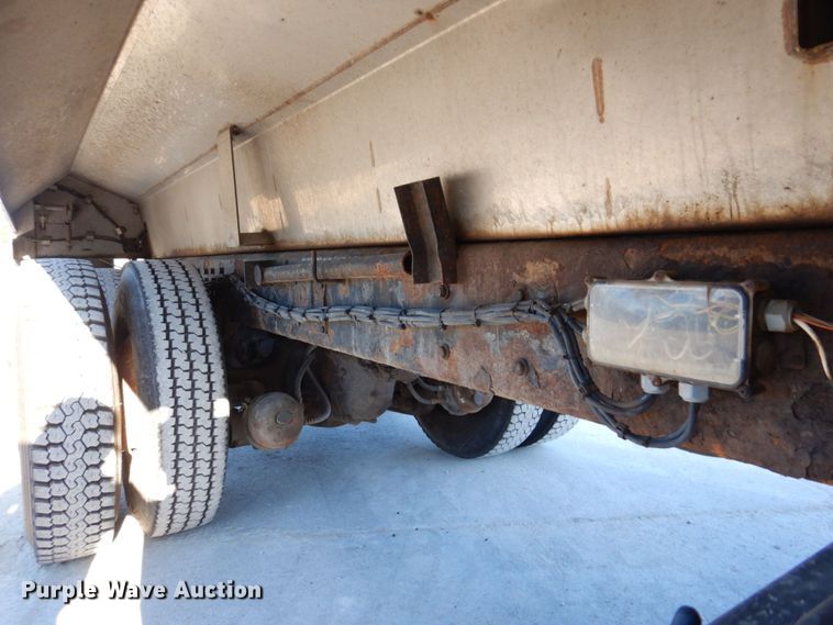 image for item KR9235 2005 International 7400  dump truck