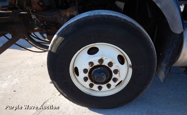 image for item KR9235 2005 International 7400  dump truck