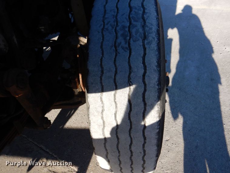 image for item KR9235 2005 International 7400  dump truck