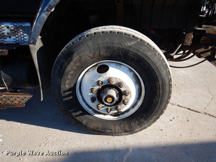 image for item KR9235 2005 International 7400  dump truck