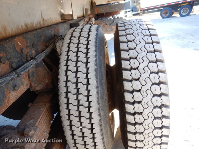 image for item KR9235 2005 International 7400  dump truck