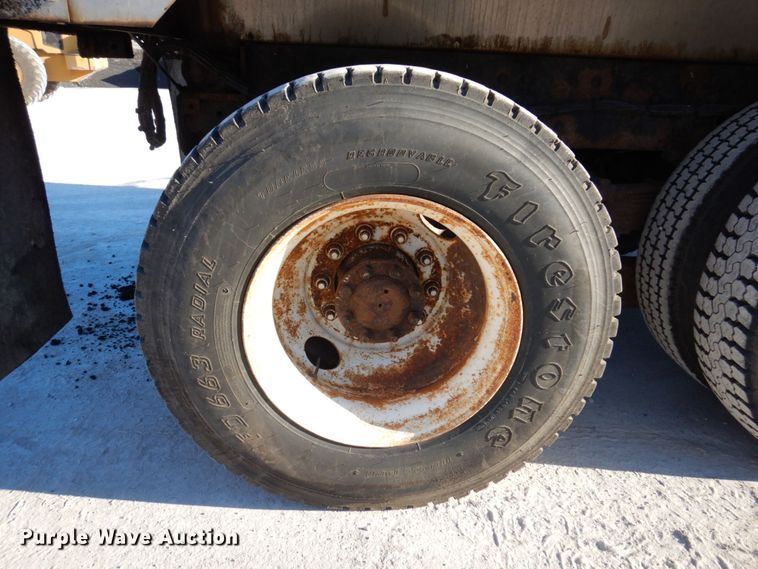 image for item KR9235 2005 International 7400  dump truck