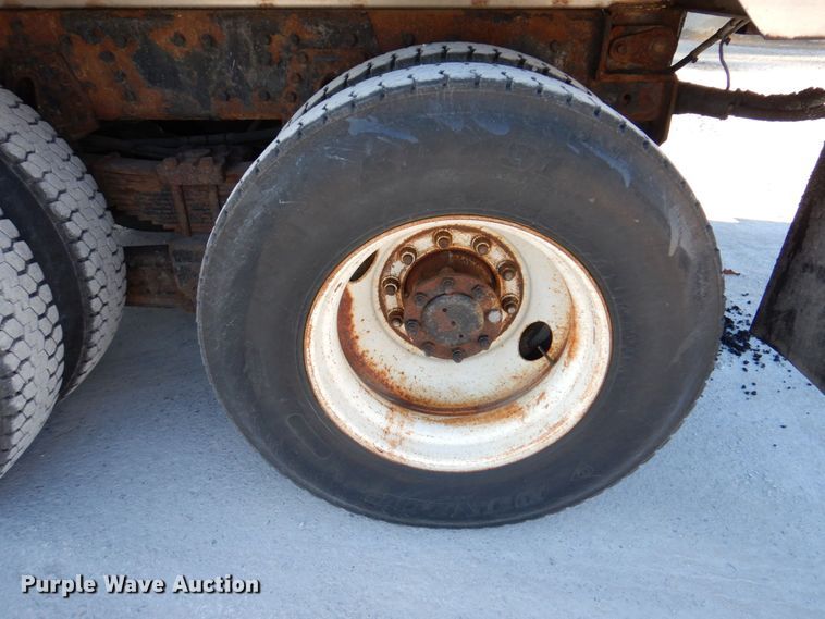 image for item KR9235 2005 International 7400  dump truck