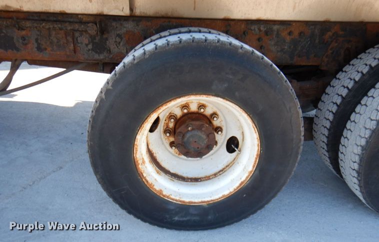 image for item KR9235 2005 International 7400  dump truck