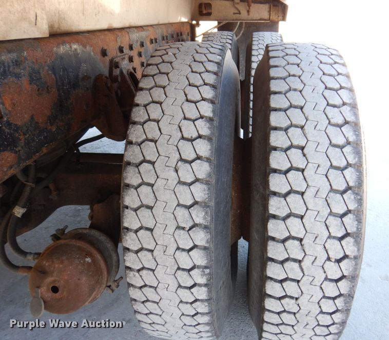 image for item KR9235 2005 International 7400  dump truck