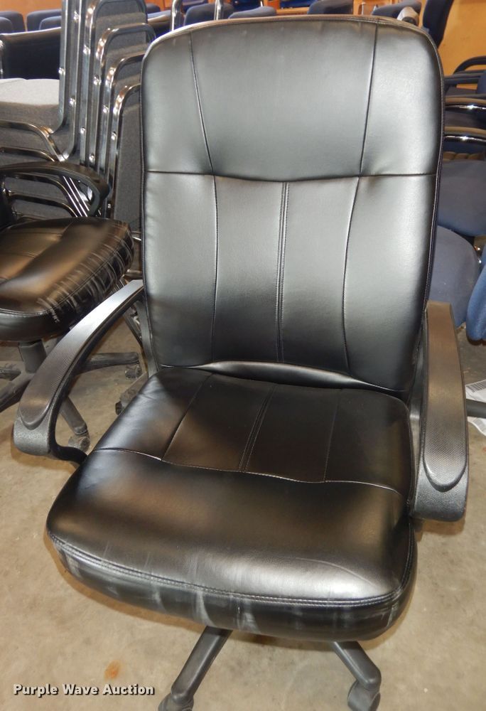 image for item KS9690 Approximately 120 chairs