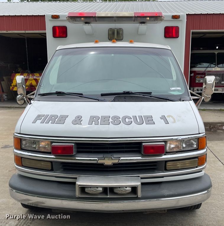 image for item LF9008 2000 Chevrolet Express 3500  ambulance