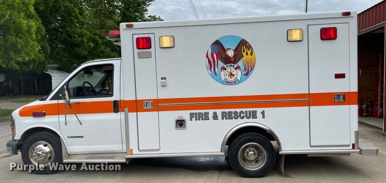 image for item LF9008 2000 Chevrolet Express 3500  ambulance