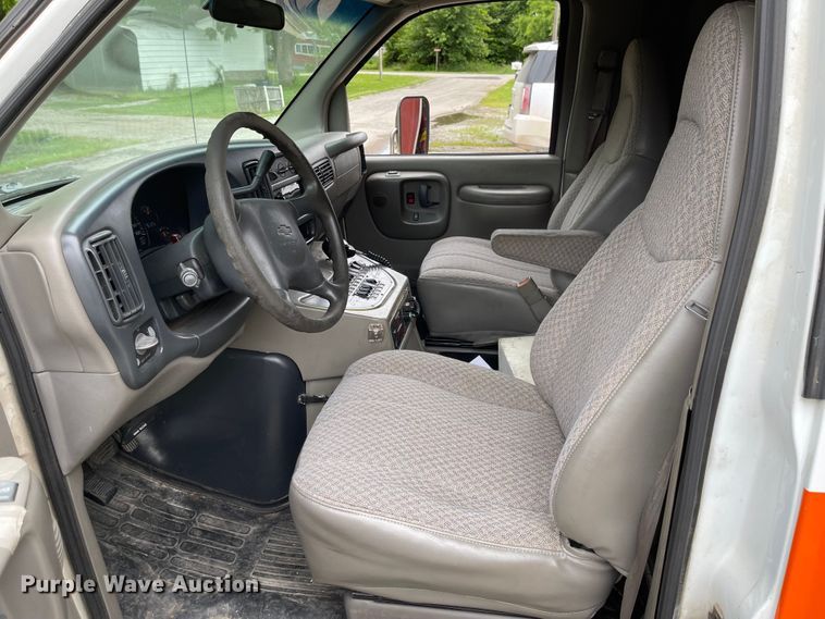 image for item LF9008 2000 Chevrolet Express 3500  ambulance