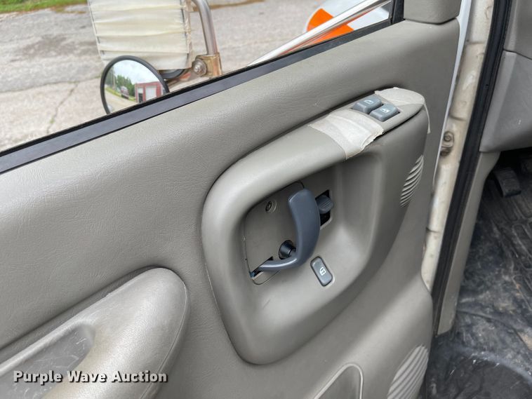 image for item LF9008 2000 Chevrolet Express 3500  ambulance