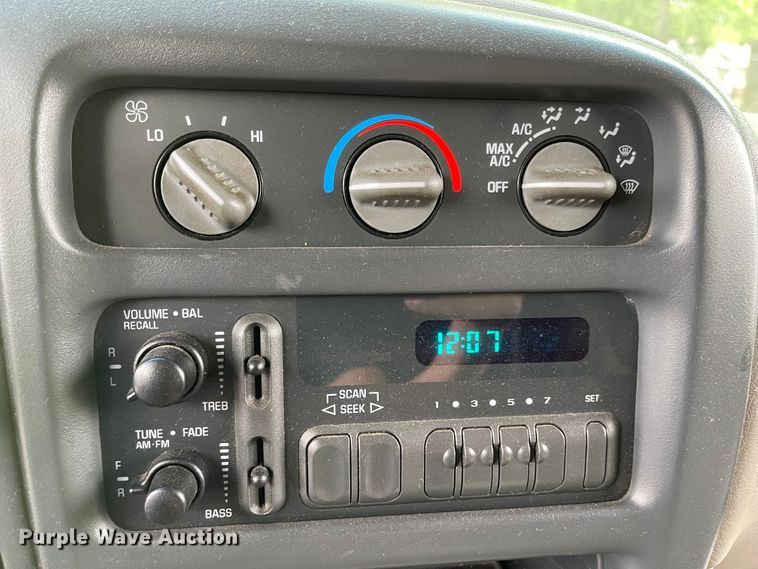 image for item LF9008 2000 Chevrolet Express 3500  ambulance