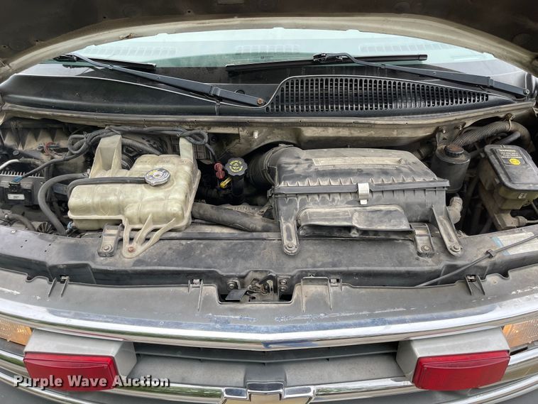 image for item LF9008 2000 Chevrolet Express 3500  ambulance