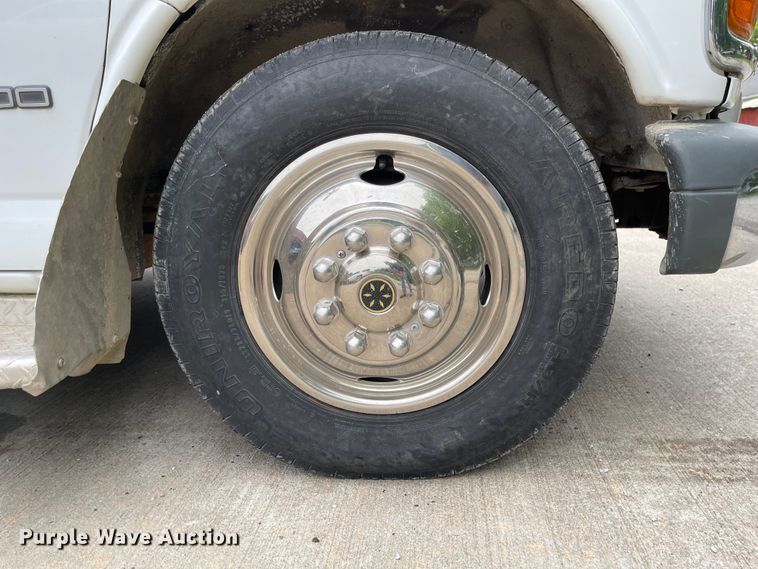 image for item LF9008 2000 Chevrolet Express 3500  ambulance