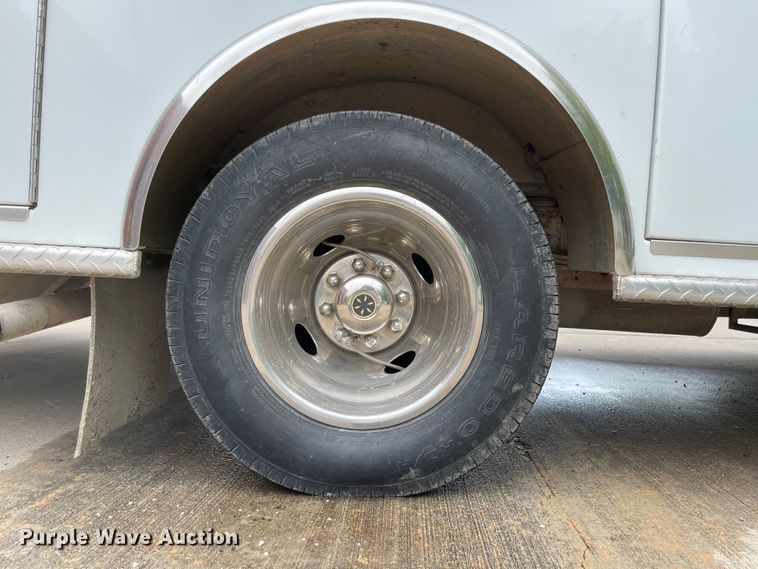 image for item LF9008 2000 Chevrolet Express 3500  ambulance