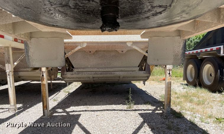 image for item LF9127 2008 Corn Belt S-3502  bottom dump trailer