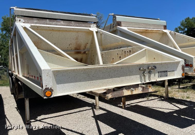 image for item LF9128 2007 Corn Belt S-4002  bottom dump trailer