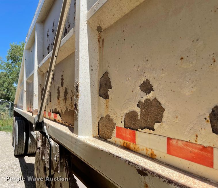 image for item LF9128 2007 Corn Belt S-4002  bottom dump trailer