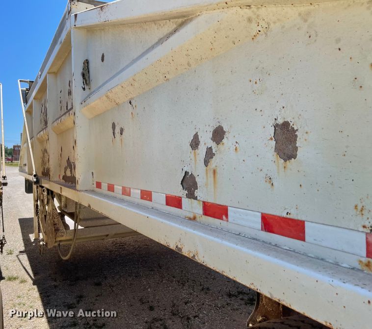 image for item LF9128 2007 Corn Belt S-4002  bottom dump trailer