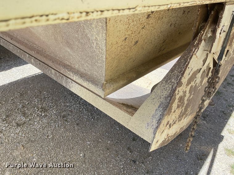 image for item LF9128 2007 Corn Belt S-4002  bottom dump trailer