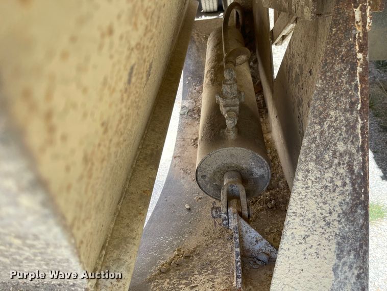 image for item LF9128 2007 Corn Belt S-4002  bottom dump trailer