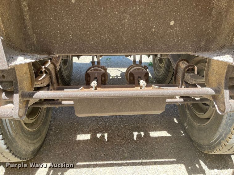image for item LF9128 2007 Corn Belt S-4002  bottom dump trailer