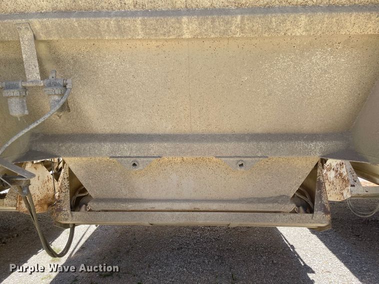 image for item LF9128 2007 Corn Belt S-4002  bottom dump trailer