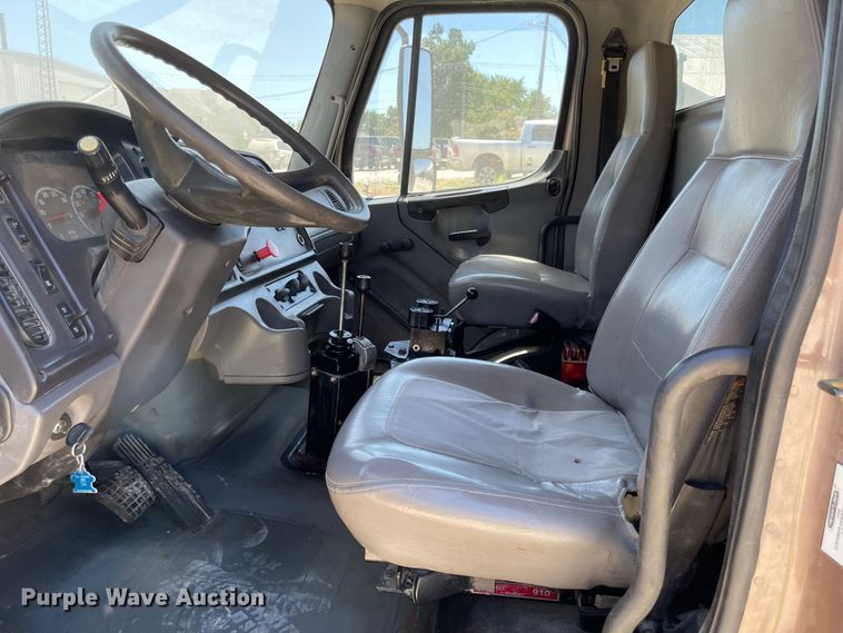 image for item LF9130 2005 Freightliner Business Class M2  dump truck