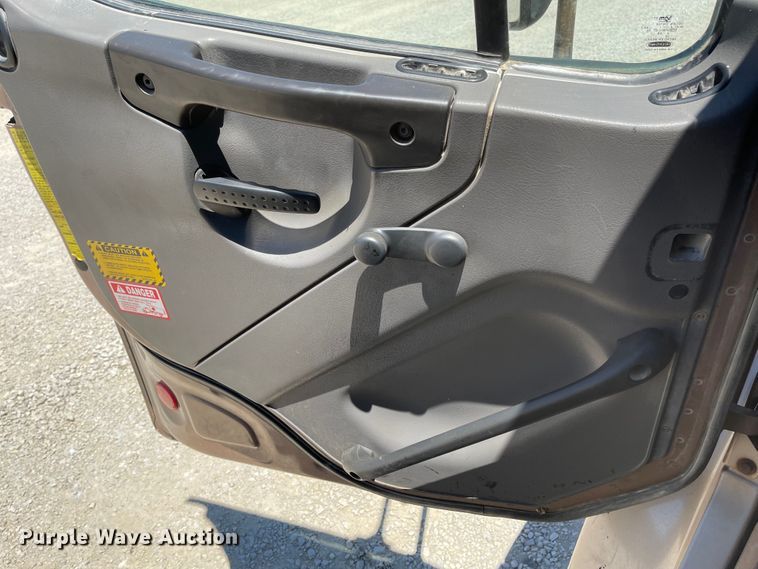 image for item LF9130 2005 Freightliner Business Class M2  dump truck