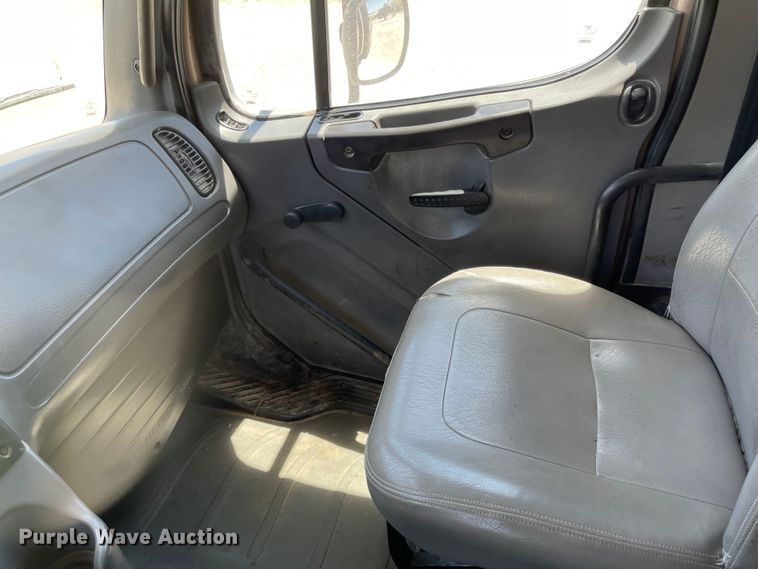 image for item LF9130 2005 Freightliner Business Class M2  dump truck