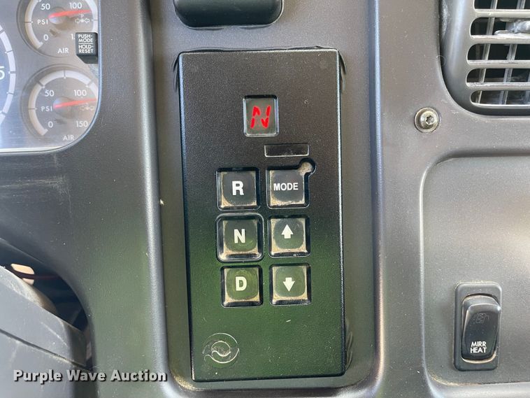 image for item LF9130 2005 Freightliner Business Class M2  dump truck