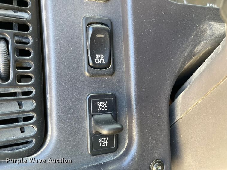 image for item LF9130 2005 Freightliner Business Class M2  dump truck