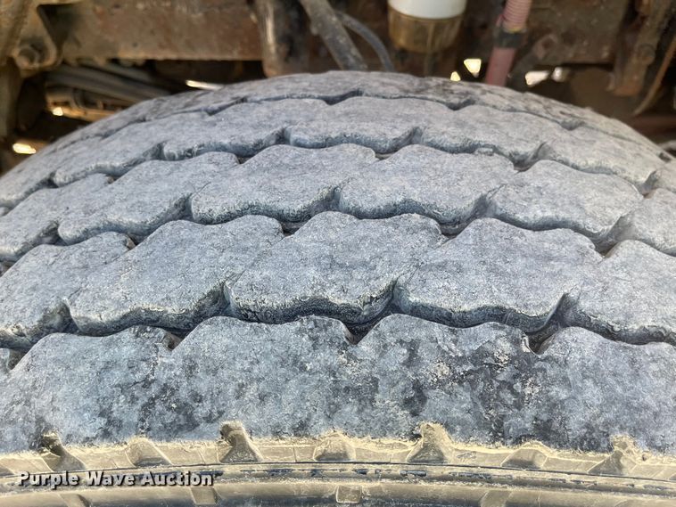 image for item LF9130 2005 Freightliner Business Class M2  dump truck