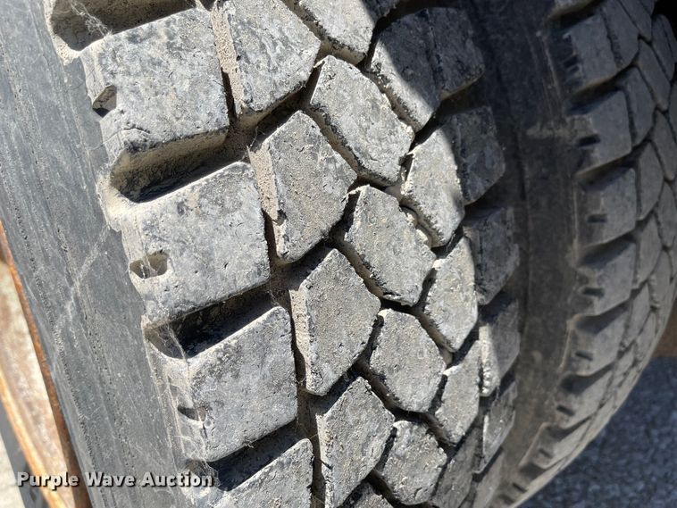 image for item LF9130 2005 Freightliner Business Class M2  dump truck