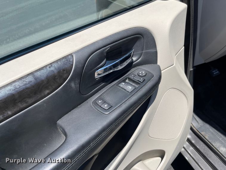 image for item LF9131 2015 Dodge Grand Caravan  van